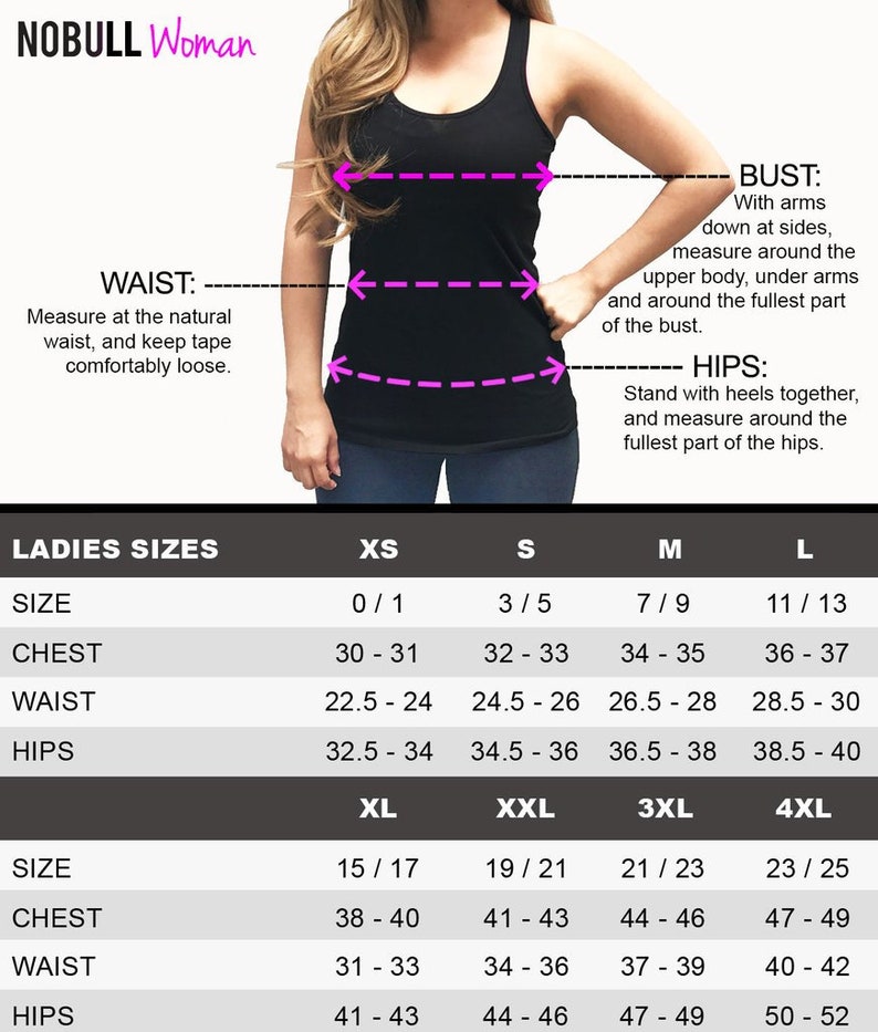 Pu&ograve; includere: Una tabella di taglie per abbigliamento femminile con misure per busto, vita e fianchi in pollici. La tabella include le taglie XS, S, M, L, XL, XXL, 3XL e 4XL.