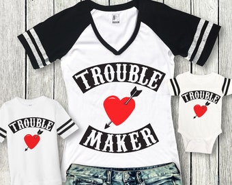 TROUBLE MAKER & TROUBLE Camisas para mamá bebé y niños, camisas de mamá, camisas de bebé, mamá y bebé camisas a juego, niño camisas de niño niño pequeño