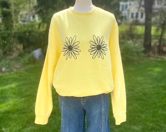 Sudadera de cuello redondo con margaritas