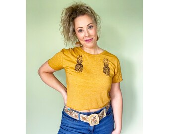 Camiseta corta con pezones de pino