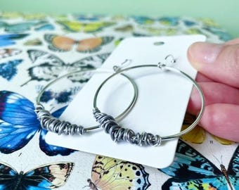 Pendientes de aro de primavera plateados