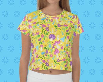 Champiñones y flores - All-Over Print Crop Tee