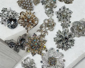 30/50/100 Clear Crystal gold Rhinestone flower cc Brooch - Wedding Bouquet / Bridal Sash / Flower Embellishment / Wedding Favor /