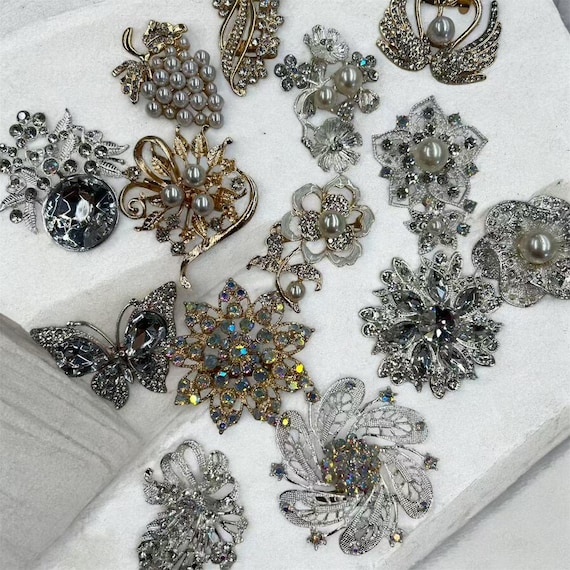 30/50/100 Clear Crystal gold Rhinestone flower cc Brooch - Wedding Bouquet / Bridal Sash / Flower Embellishment / Wedding Favor /