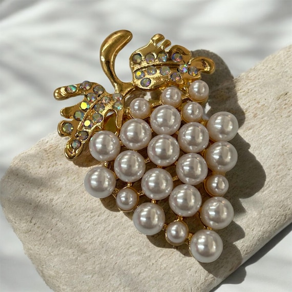 gold brooch pin for dress Vintage Inspired Crown 47mm X 55mm Use Wedding Bouquet / Embellishment / Wedding Favor / Appliqué woven