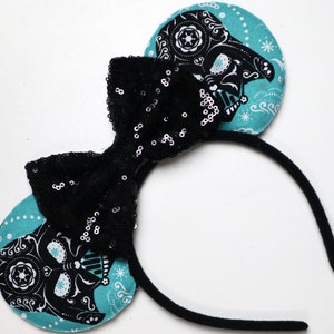 S Wars alien Mickey Ears / baby alien green Ears / Mickey Mouse Ears /  Lightsabers Ears / Characters headband, Galaxy Wars Mouse Ears