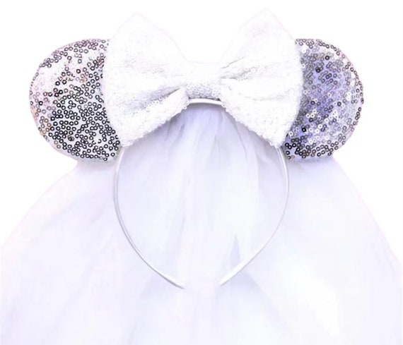 Veil Bride Minnie Ears, Wedding Mickey Ears, White Minnie Mouse Ears, bride Mickey Mouse Ears, Wedding Disney Ears, Bachelorette Minnie Ears