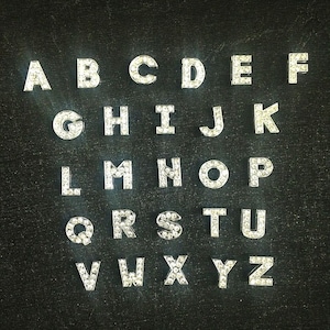 52 letras de diamantes de imitación de plata de la A a la Z (2 de cada una) Letras del alfabeto en inglés o elija sus propias letras. Se adapta a pulseras deslizantes de 8 mm