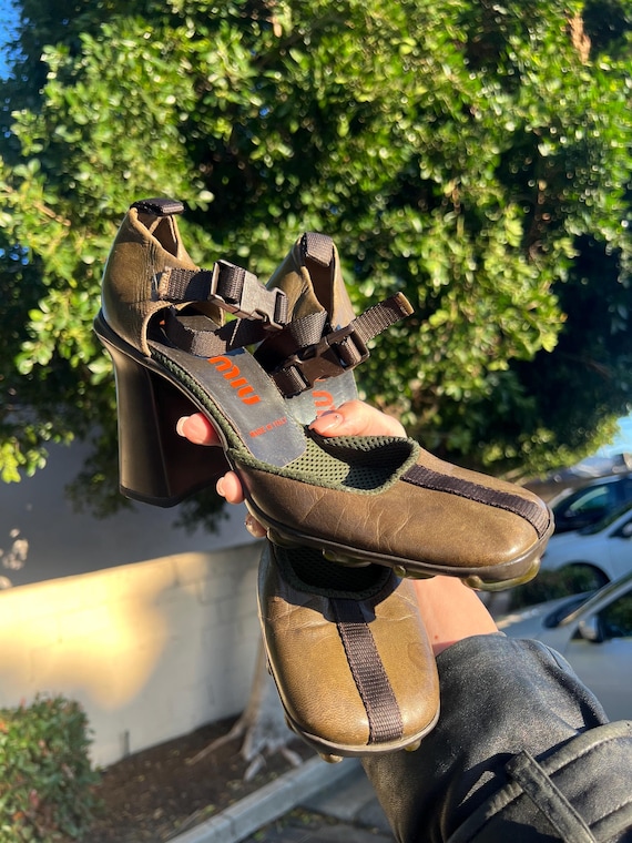8/38 - FW 1999 Miu Miu Bubble Buckle Strap Mary J… - image 3