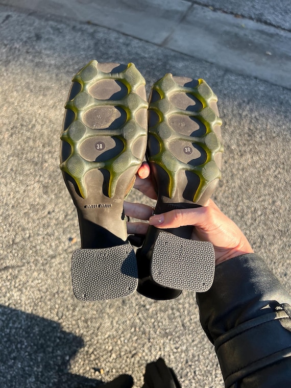 8/38 - FW 1999 Miu Miu Bubble Buckle Strap Mary J… - image 10