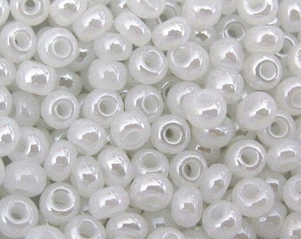Witte parelwitte Tsjechische glasrocailles 6/0: Albast Ceylon Rocailles - Preciosakralen