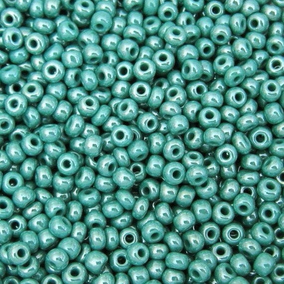 Transparent Teal AB - Bugle, #2 25g Transparent Teal AB - Bugle, #2 25g
