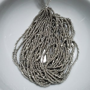 13/0 Charlottes, argent antique terra métallisé | Perles de rocaille tchèques en verre 1,7 mm | Option : 1/4/8/12 écheveaux.