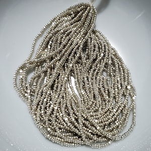 13/0 Charlottes argenté terra métallisé | Perles de rocaille tchèques en verre 1,7 mm | Option : 1/4/8/12 écheveaux.