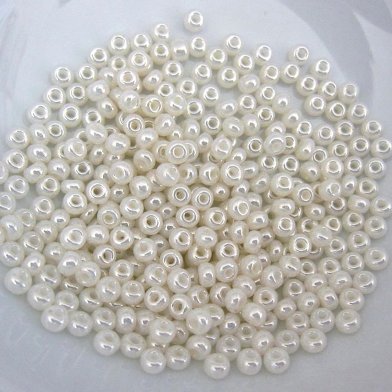 8//0 Preciosa Czech glass seed beads Ceylan perle crème 20 G