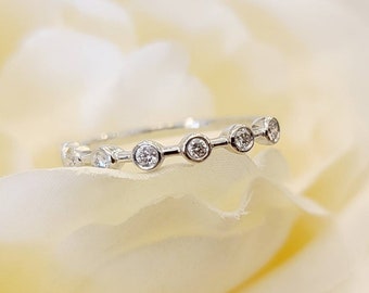 18kt white gold diamond band