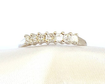 18k White gold princess cut diamond band