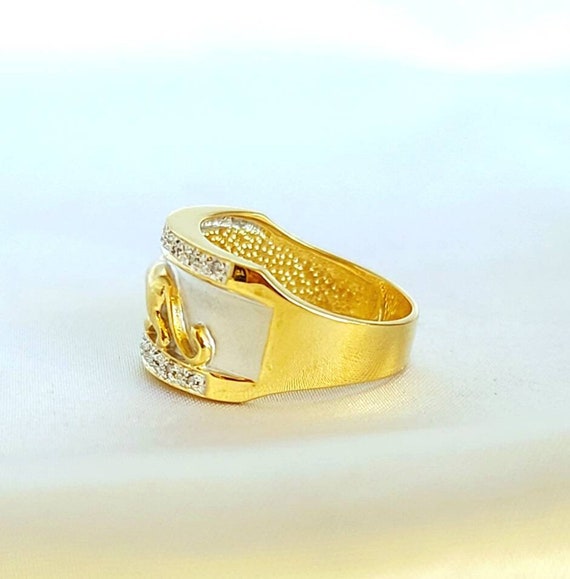 14kt yellow gold diamond ring. - image 5