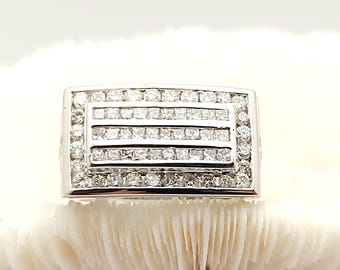 18kt white gold diamond man's ring.