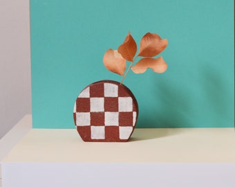 Checkered bud vase