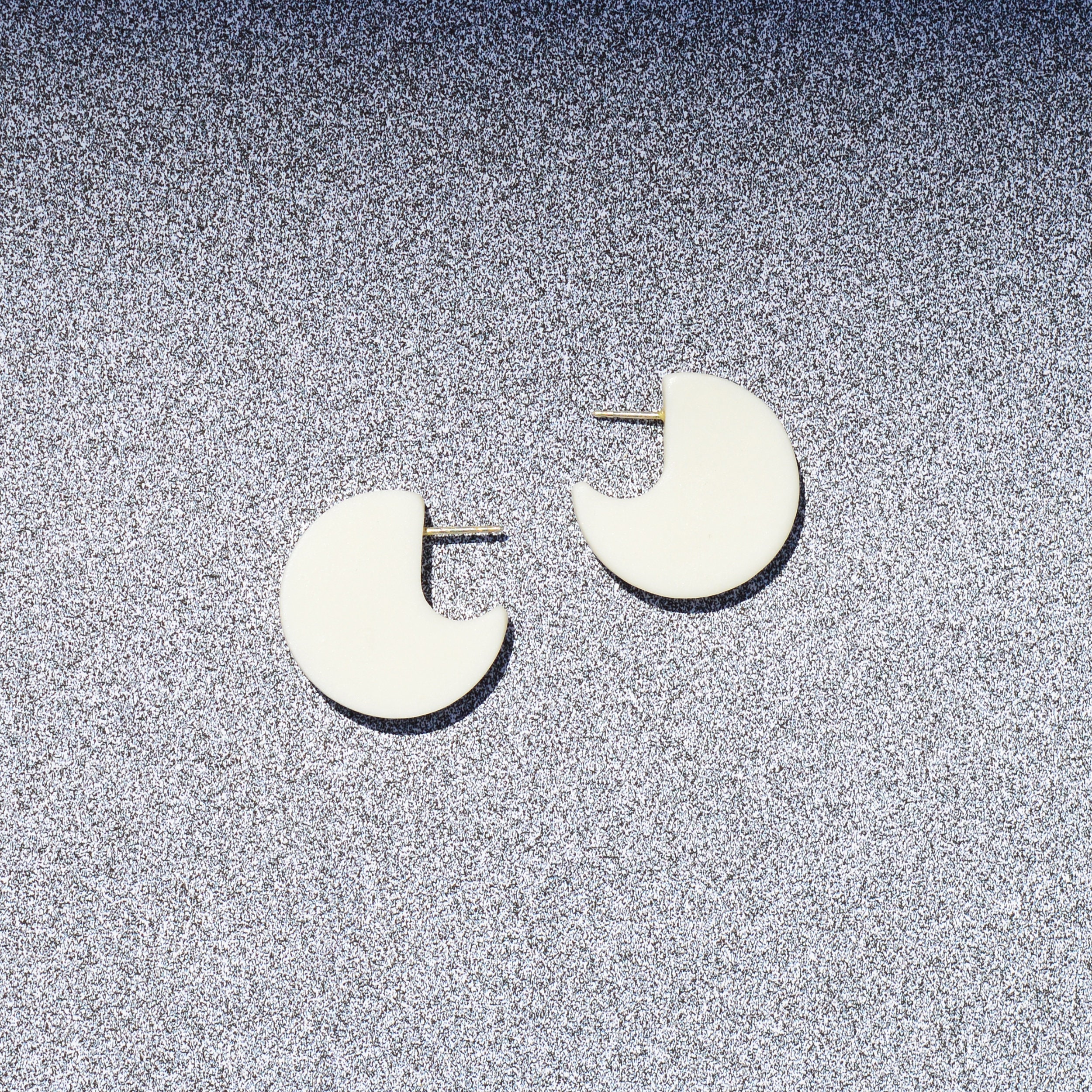 white circles porcelain earrings