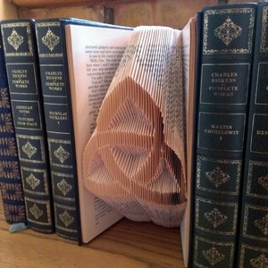 Book folding Pattern: IRISH TRIPLE Knot design including instructions DIY gift Papercraft Tutorial image 2