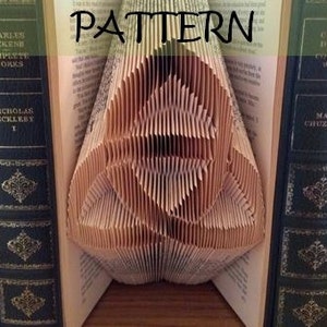 Book folding Pattern: IRISH TRIPLE Knot design including instructions DIY gift Papercraft Tutorial image 1