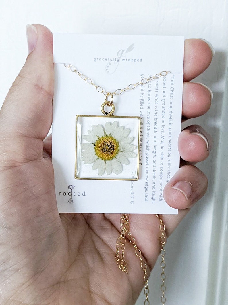 Daisy square necklace image 1