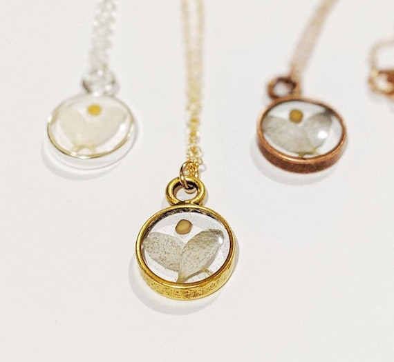 Trust Necklace Daisy Petals 
