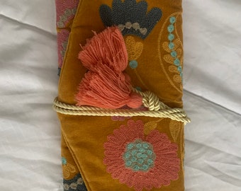 Embroidered jewelry bag, golden and floral