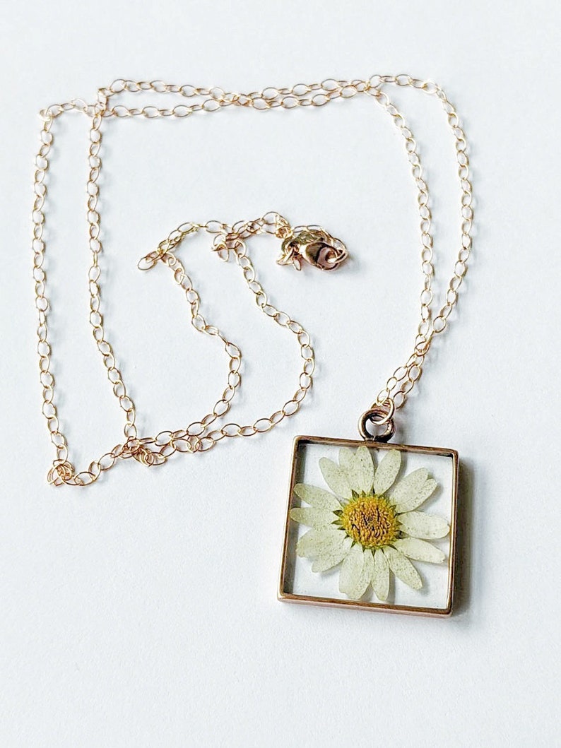 Daisy square necklace image 4