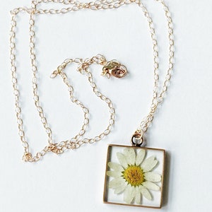 Daisy square necklace image 5