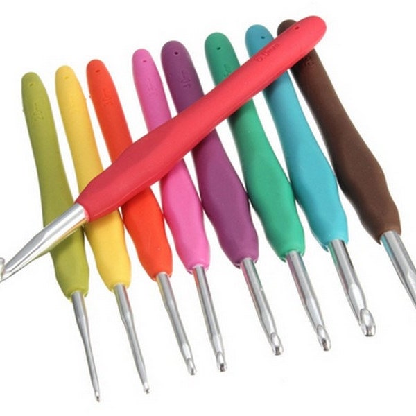 Set of 9 crochet hooks with grip Soft Measures from 2 mm to 6 mm