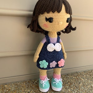 Ellie Doll Modello per bambola Amigurumi all'uncinetto immagine 3