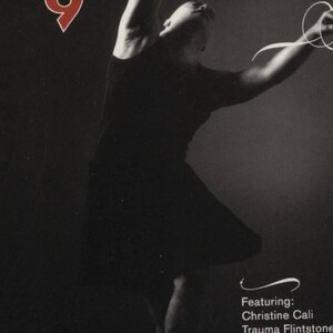 Cartolina d'epoca inutilizzata dei primi anni 2000 - Bourgeois, Luogo 9, Performance Christine Cali, Trauma Flintstone, Joe Landini, Tom Orr, R100012