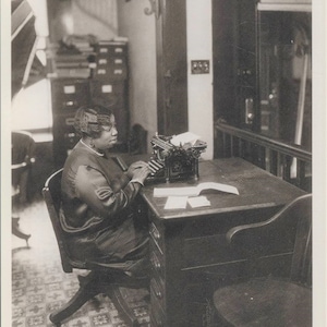 James VanDerZee, afro-américain, photographe, portrait, la secrétaire, 1929, carte postale moderne R000351