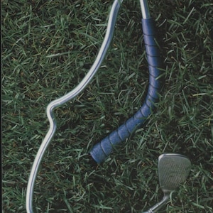 Vintage Anfang 2000s unbenutzte Postkarte - Golf Club verbogen, Stuart Sticks zum Tennis, Stuart Weitzman Schuhe, R100008