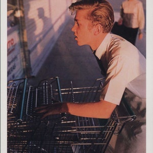William Eggleston, photographie, Grocery Cart Boy, Memphis Tennessee, carte postale moderne R157125