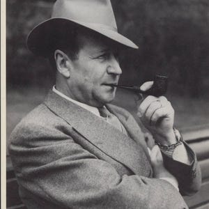Grands auteurs, Georges Simenon, Maigret, romans policiers, portrait, littérature, carte postale moderne R171945