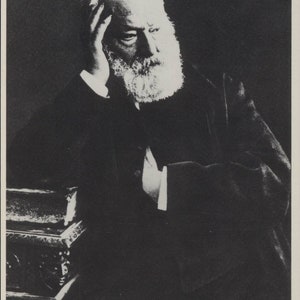 Grands auteurs, Victor Hugo, Les Misérables, Notre-Dame, portrait, littérature, carte postale moderne R001545