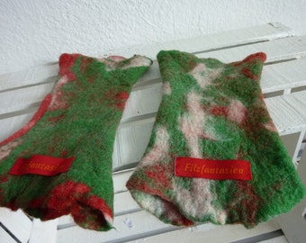 Stulpen aus Merinowolle grün-rot-weiß