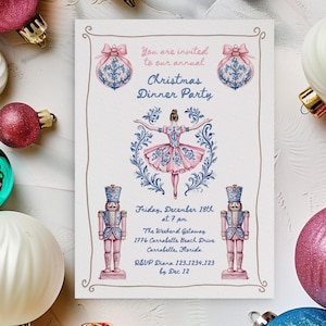 Könnte beinhalten: Eine rechteckige Einladungskarte mit einer Ballerina in einem rosa-blauen Kleid, zwei Nussknacker-Figuren und zwei Weihnachtskugeln. Der Text lautet: You are invited to our annual Christmas Dinner Party, Friday, December 18th at 7 pm.