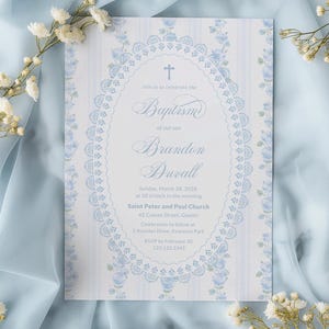 Puede incluir: Una tarjeta de invitación de bautizo rectangular con un patrón de rayas y flores azul claro y un marco de encaje ovalado central. El texto dice: Join us to celebrate the Baptism of our son Brandon Duvall, Sunday, March 28, 2038, at 10 o'clock.