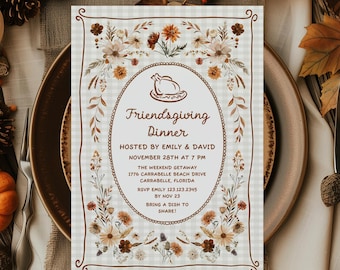 Könnte beinhalten: Eine rechteckige Einladungskarte für ein Friendsgiving-Dinner mit hellgrauem Vichy-Karo-Hintergrund, einem zentralen ovalen Rahmen und Blumenillustrationen. Der Text lautet: Friendsgiving Dinner, Hosted by Emily & David, November 28th at 7 PM.