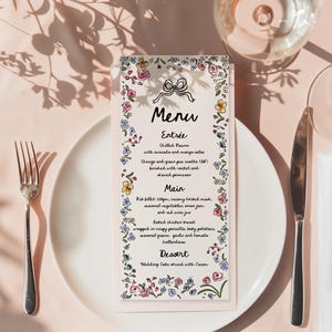 Carte de menu floral dessinée à la main Menu de mariage de fleurs sauvages Menu fantaisiste de shower de mariage, fête d'anniversaire, baby shower manuscrite, menu de baptême