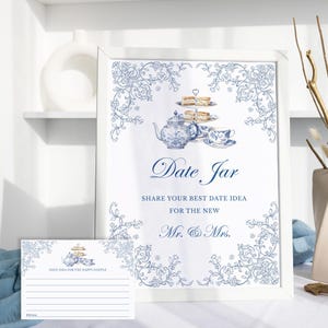 Tarjeta y letrero con idea para una noche de cita. Juego para una despedida de soltera con té. Tarro para citas con motivos de toile azul polvoriento. Letrero, Chinoiserie. Tarjetas para una noche de cita.