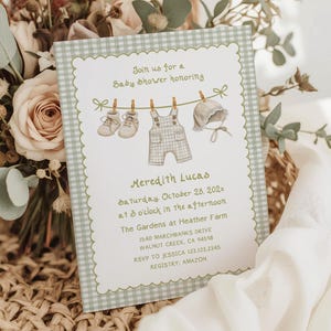 Salbei grüne Gingham-Babyparty-Einladung Neutral Kindergarten Wäscheleine Sprinkle bearbeitbare Vorlage