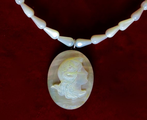 Vintage Mother-of-Pearl Cameo Choker/Necklace/Wedding/Boho/Shabby Chic
