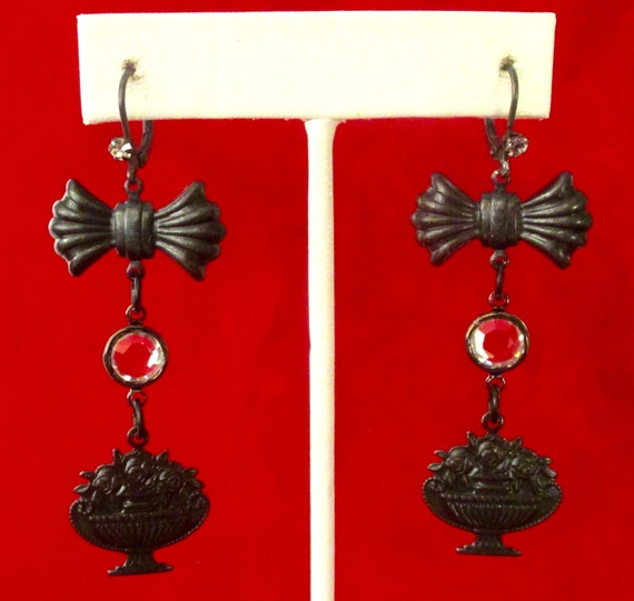 Pair of Black Victorian-Inspired bronze and Cryst… - image 1
