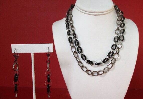 Vintage Jewelry Set:  Embossed Silver Tone  Link and Glass Link Necklace With Matching Earrings